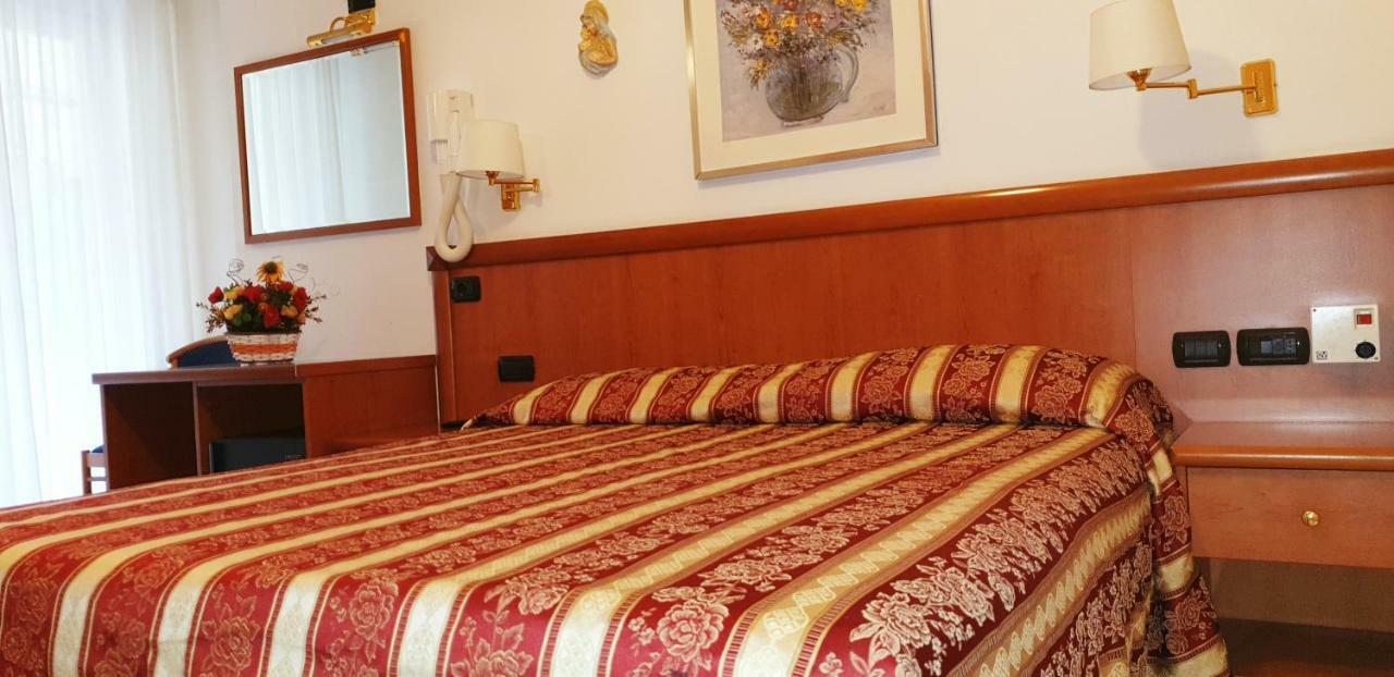 Hotel Ginevra Річчоне Екстер'єр фото